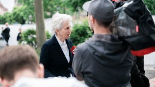 Strack-Zimmermann beim Wahlkampfendspurt in Nürnberg. 