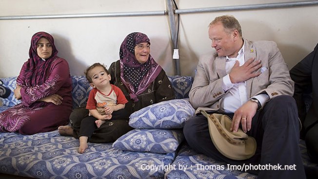 Dirk Niebel bei seinem Besuch im Flüchtlingslager Nizip