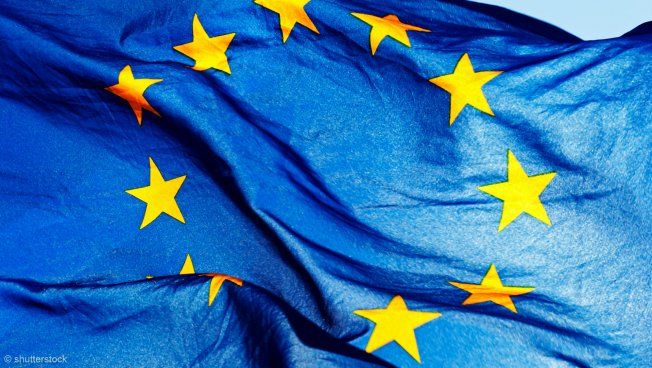 EU-Flagge: Rechte des Bundestags in EU-Fragen gestärkt