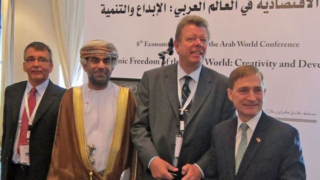 MacMahon vom kanadischen Fraser Institut, Salem Al Ismaily (Streiter für mehr wirtschaftliche Freiheit im Oman), Regionalbüroleiter Ronald Meinardus, Moderator Von Reibnitz 