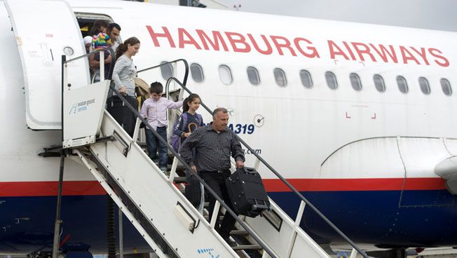 Erste syrische Flüchtlinge kommen in Hannover an, Bild: Photothek