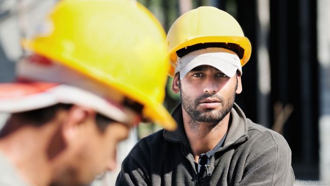 Arbeiter mit Helmen
