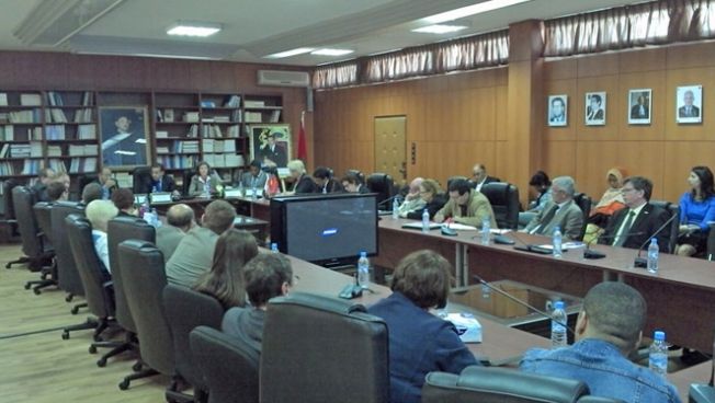 Diskussion zum Thema Dezentralisierung an der Universität Rabat. Bild: Freiheit.org