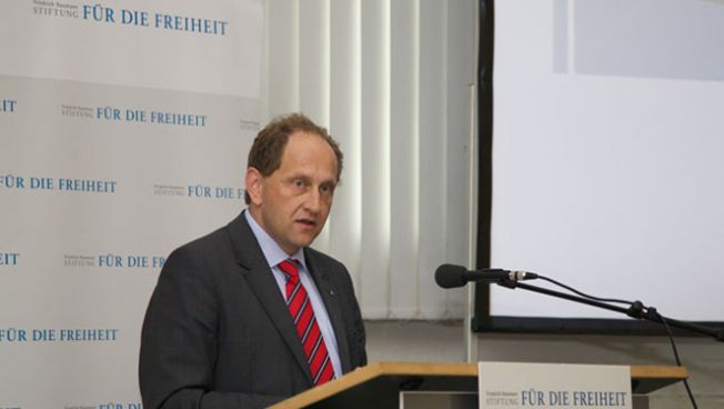 Alexander Graf Lambsdorff fordert internationale Unterstützung für einen fairen Wahlprozess in der Ukraine. Bild: Freiheit.org