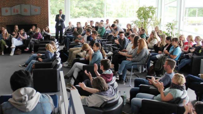 Die Schüler im Archiv des Liberalismus in Gummersbach