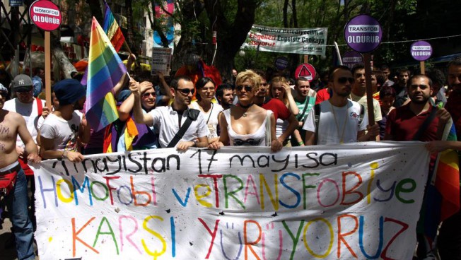Türkische LGBTI-Gruppen demonstrieren gegen Diskriminierung. Bild: Kaos