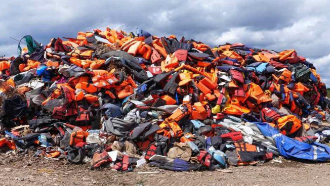 Rettungswesten auf der Insel Lesbos. Bild: Vaclav Bacovsky & Markus Kaiser