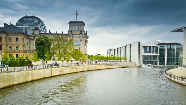 Der Reichstag an der Spree