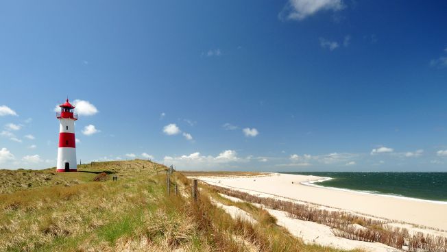 Leuchtturm am Strand