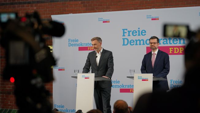 Lindner und Buschmann auf der Pressekonferenz.