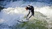 Surfer auf der Münchner Eisbachwelle